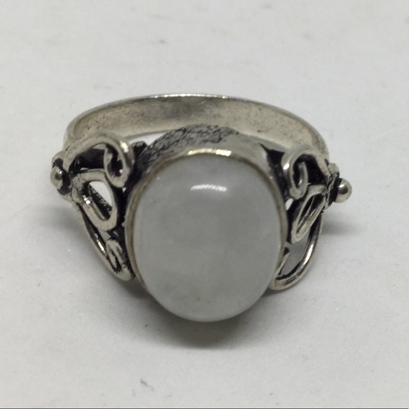 Silver and Moonstone Ring size 8 - Picture 1 of 2